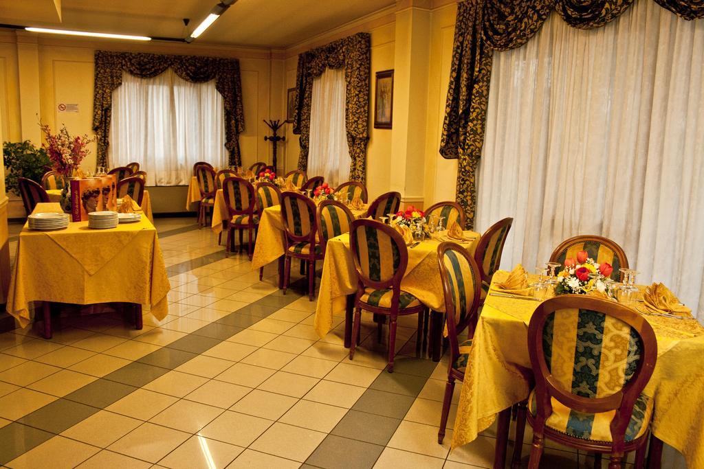 רצאטו Hotel Michelangelo מראה חיצוני תמונה